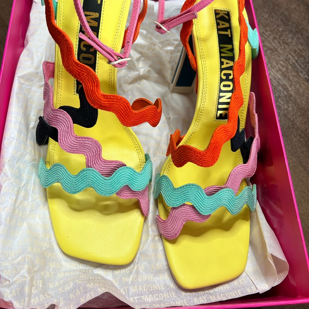 KAT MACONIE OMELA